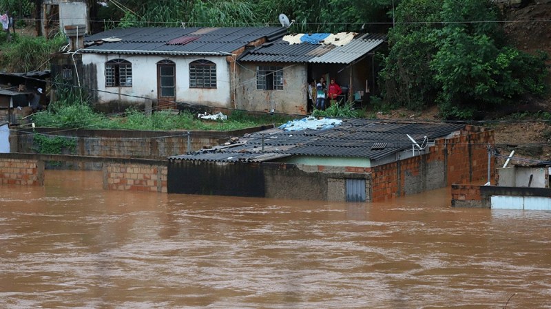 Близо 40 загинали при огромните наводнения в Бразилия