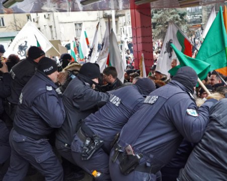 Арестуваха четирима от протеста, нападнали полицаи – може да лежат в затвора до 5 години