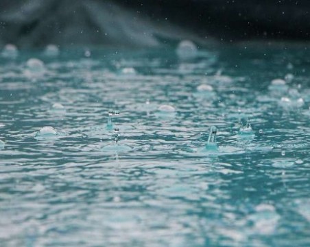 Дъжд в почти цялата страна днес, температурите падат