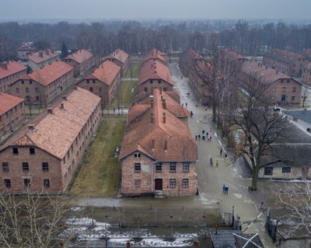Европа отбелязва 75 години от освобождението на Аушвиц