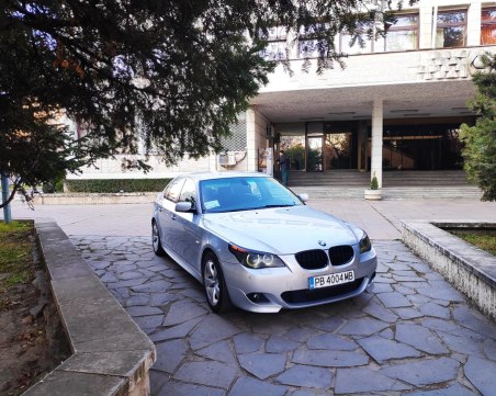 Кметът на Брезово направи показно на пловдивчани как (не) се паркира