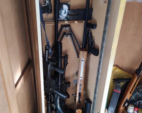 Откриха цял арсенал в дома на мъжа, който се самоуби в сградата на ДАНС