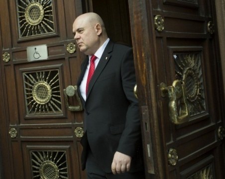 СРС на разговор между шефа на ВСС и президента: Каквото можем - ще покрием