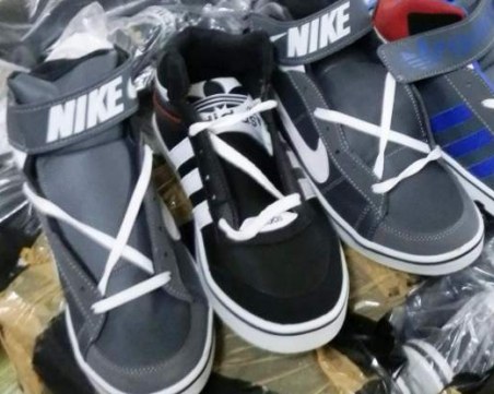 Арестуваха асеновградчанин, продавал имитации на известни марки