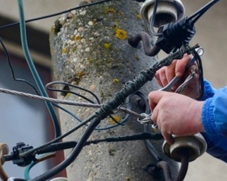 Пратиха обвиняем в затвора за кражба на ток