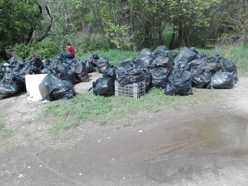 Откриха чували с боклуци в река Струма