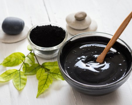 6 начина за използване активен въглен за по-сияйна кожа