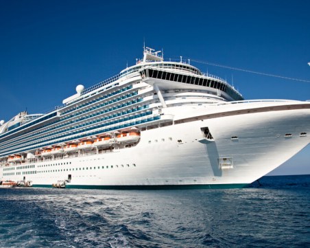 6000 души останаха блокирани в кораб заради коронавируса