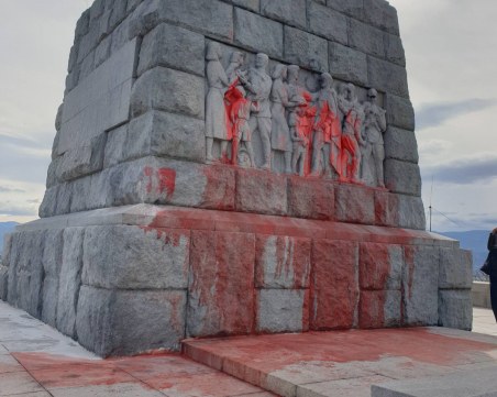 Кметът за осквернения паметник на Альоша: Не можем да зачеркнем историята си