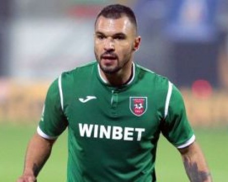 Божинов иска в Ботев, Феро го отряза