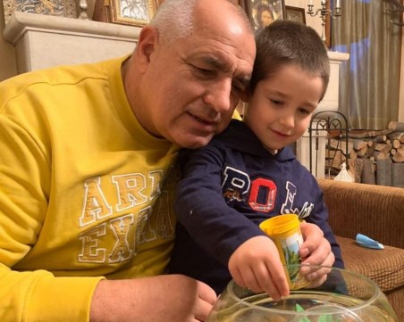 Премиерът Борисов сподели снимки с внука си на рождения му ден
