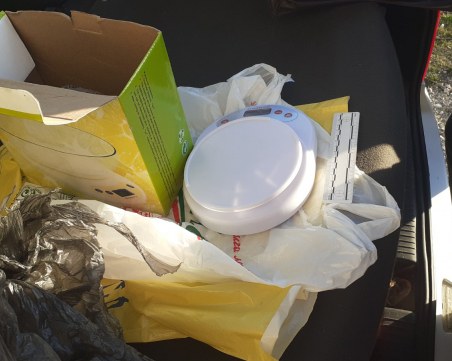 Пресякоха канал за дрога в Карлово, двама дилъри са арестувани.