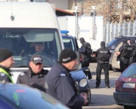 Шестима са задържани при акцията в Разградско! Жертвите им - самотни пенсионери