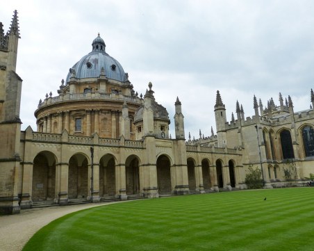 След Брекзит: Ще има промяна в таксите в университетите за българи