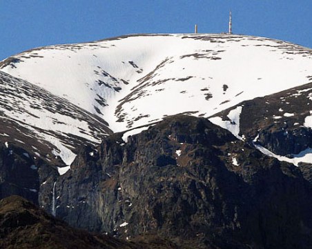 Ураганен вятър на връх Ботев, планинарите да внимават