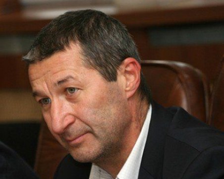 Каролев за еврото: Има два избора - обезценяване на лева или намаляване на заплатите