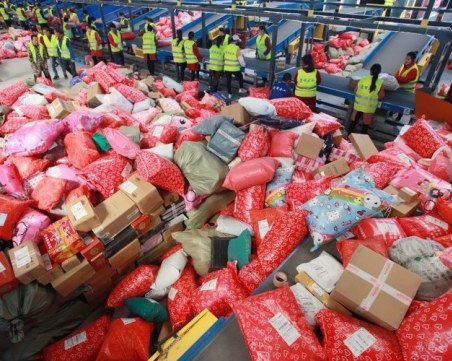 Можем ли да се заразим с коронавирус чрез пратка от Китай?