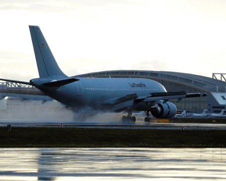 Евакуираха българин от Ухан! Самолетът му кацна в Германия, следва трансфер към България