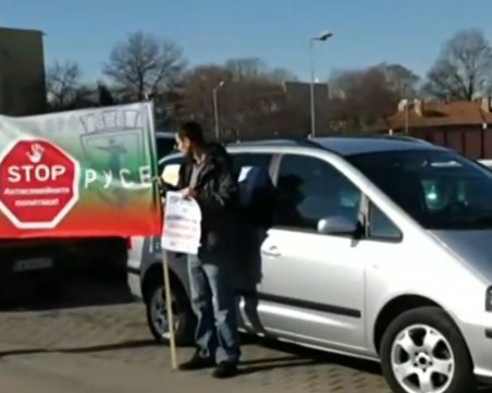 Жители на Кубрат на протест, искат отнетото бебе в Германия да бъде върнато