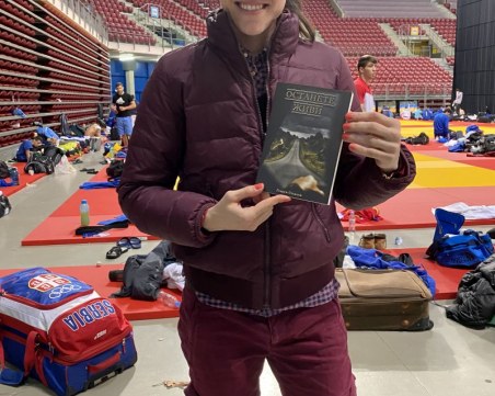 Останете живи! Златната Станимира Петрова подкрепи кампания срещу войната по пътищата