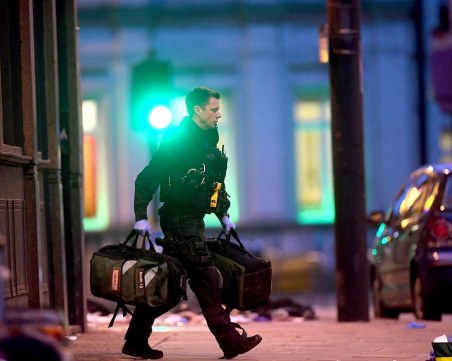 Терор и в Белгия! Жена наръга двама с нож