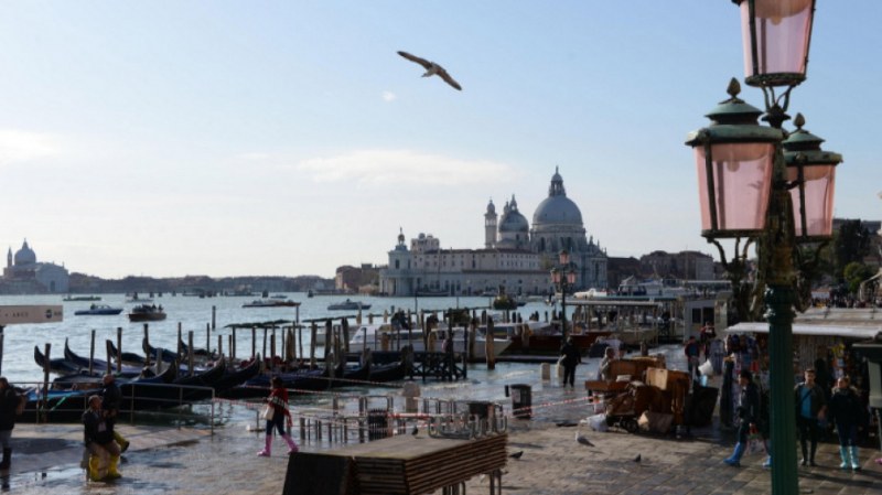 Евакуираха 3500 души във Венеция заради бомба