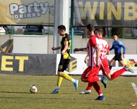 Ботев удължава пробите на молдовец