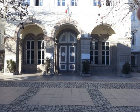 Осъдиха бащата, който вилня в училище в Пловдив