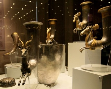 Правят специална кутия за всяка една антика от колекцията на Божов