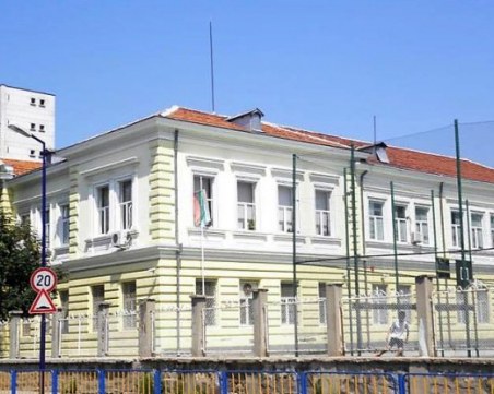 Решиха какво да бъде наказанието за учителката, накарала класа да плюе ученик