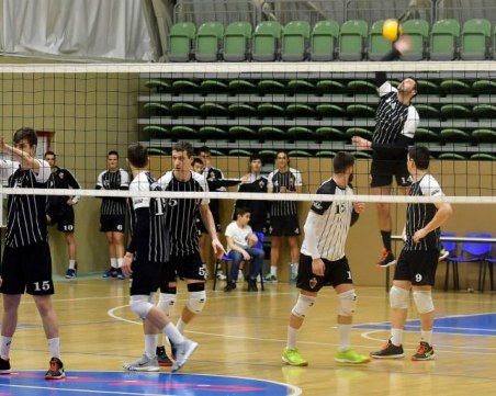 Волейболистите на Локо с лесна първа победа за годината
