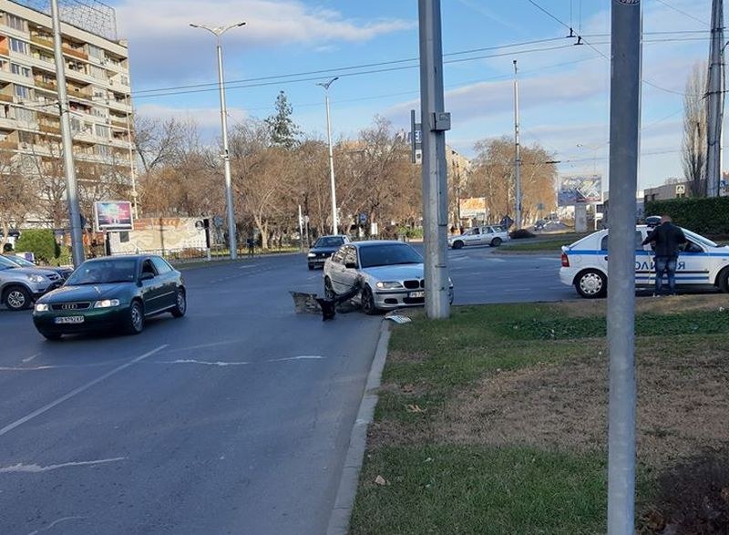 Кола на НСО се вряза в пловдивско БМВ на Панаира