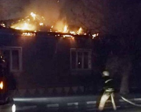 Къща се запали в Първомай