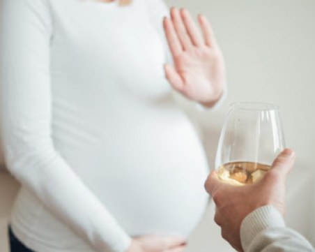 Може ли да приема бременната алкохол в малки количества?