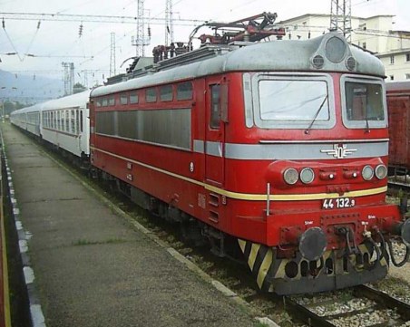 Спират влаковете през Калотина заради ремонт