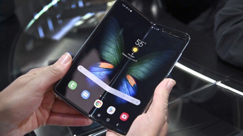 Samsung Galaxy Fold е в България. Колко ще струва?