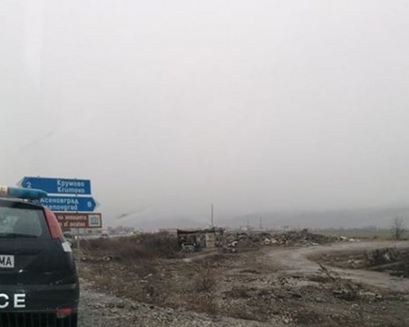 Кола се е блъснала във фургон и се е запалила край КЦМ