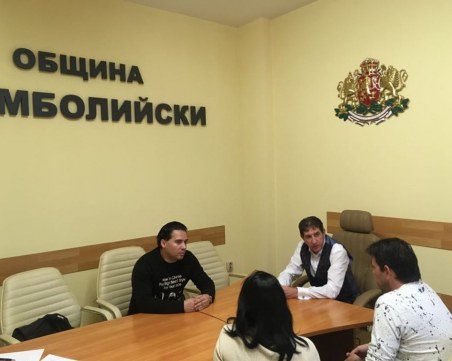 Млади хора инвестират в Стамболийски, вдигат модерно футболно игрище