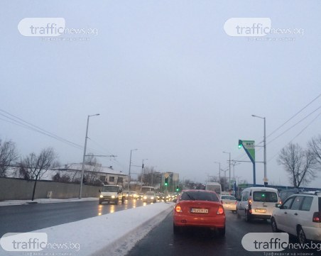 12 машини и 400 служители почистват улиците на Пловдив