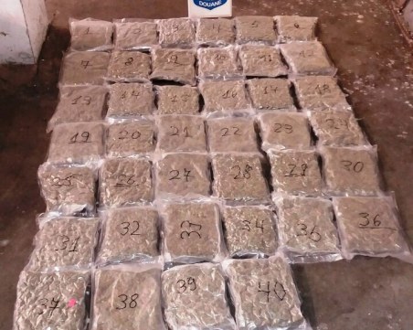 Над 10 кг канабис в лек автомобил откриха митничари на Капитан Андреево