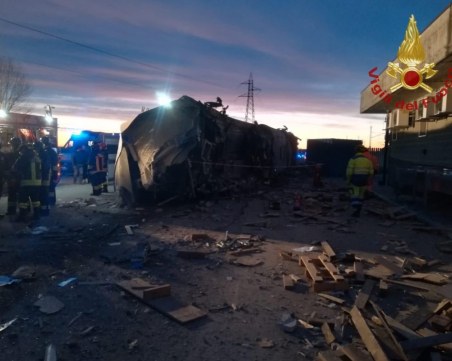 Влак дерайлира в Италия, един е загинал, десетки са ранени