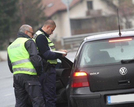 Возиш нелегално хора  –  взимат ти колата и до 10 години затвор