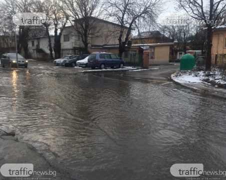 За пореден път: Пловдивска улица стана езеро!