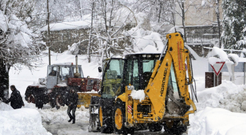 Над 120 души са спасени от снежни блокади тази нощ в Стара Загора