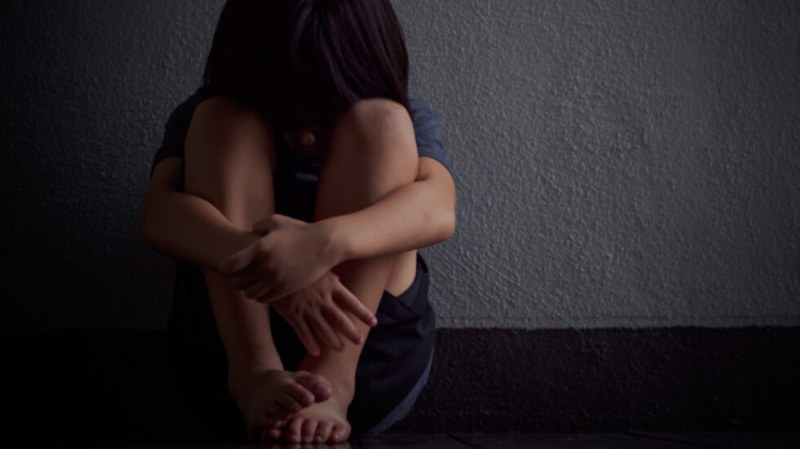 Пловдивският съд остави в ареста учител, изнасилвал собствената си дъщеря