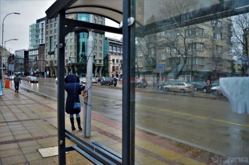 Слух върви из Варна, че отвличат момичета по спирки - полицията с изявление