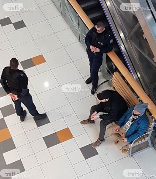 В крачка: Спипаха джебчии в пловдивски мол, полиция ги закопча на пейка