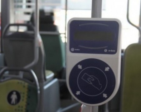 Безкондукторно таксуване от днес по линия 25