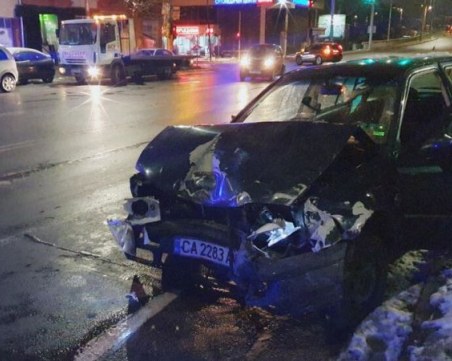 Двама пострадаха при катастрофа в София