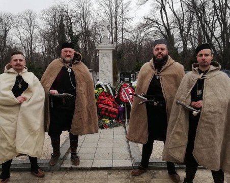 Пловдивски хайдути сведоха глава пред гроба на Капитан Петко войвода